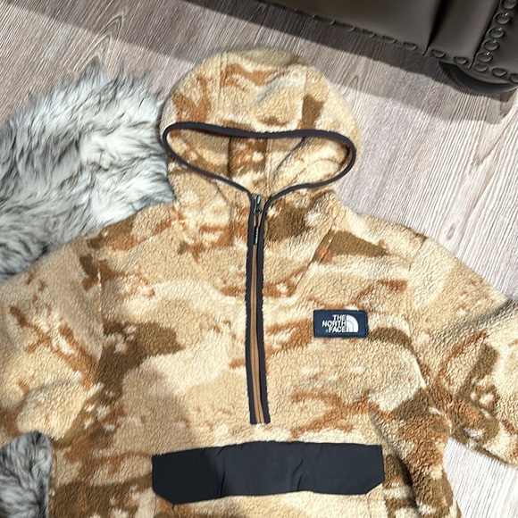 The North Face Dusty Camo Half-Zip Pullover Fleece Hoodie - Picture 9 of 12